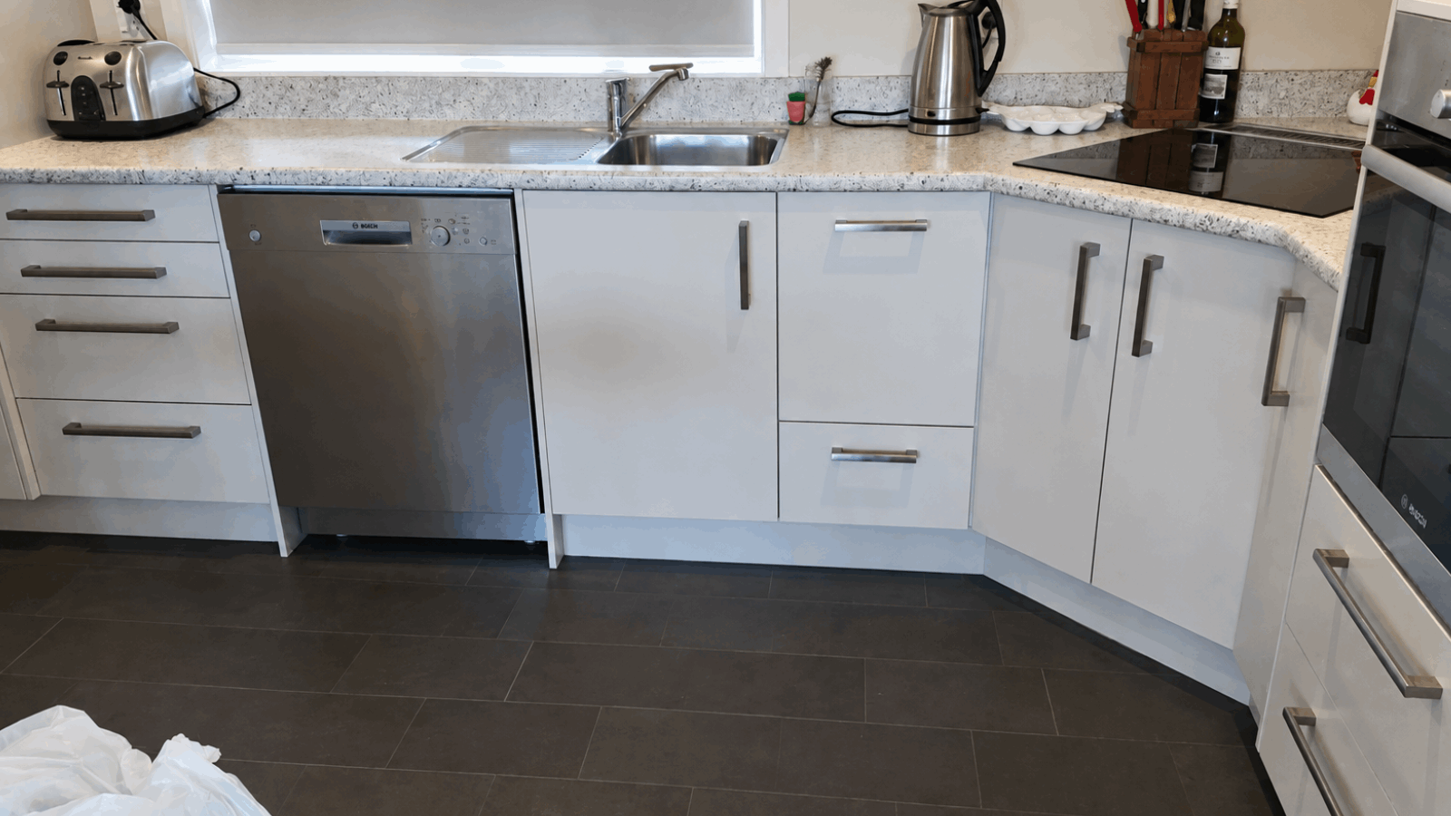 Laminate bench top with upstand